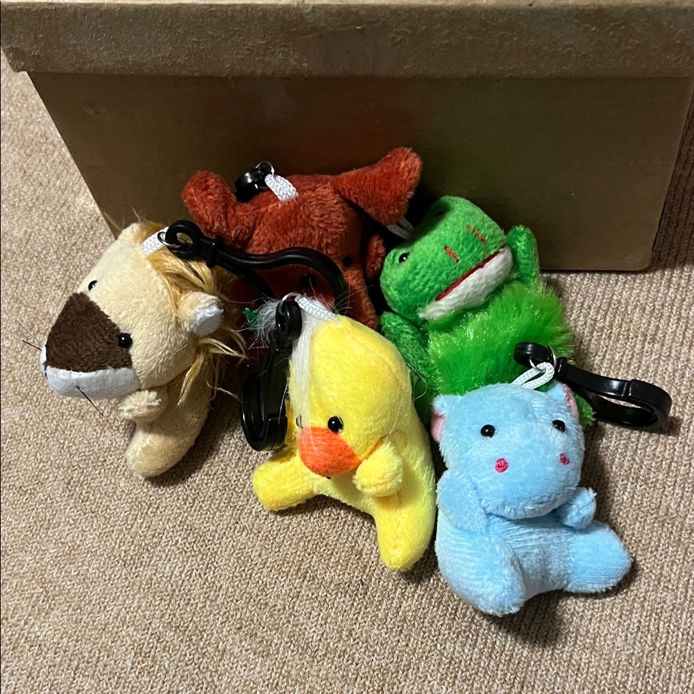 Plush Animal Keychain Collection - Picture 5 of 6